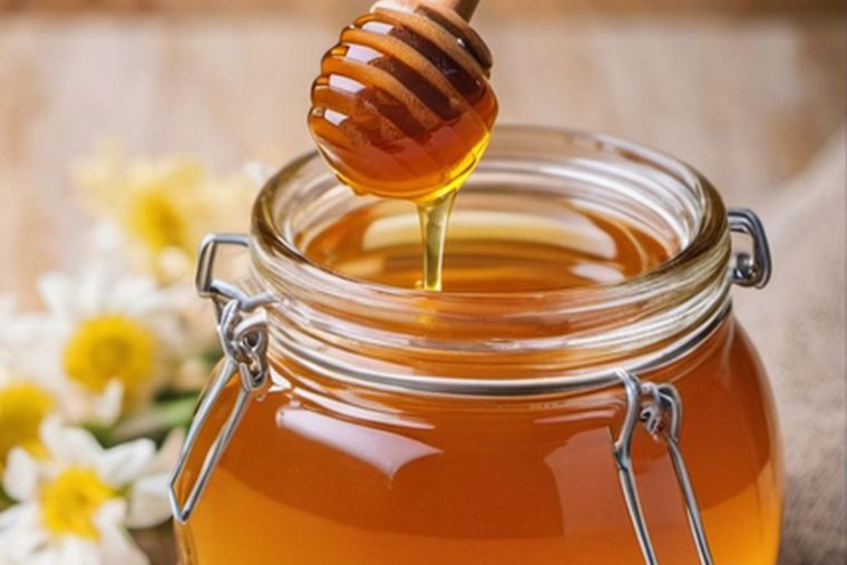 Glas mit naturbelassenem Honig